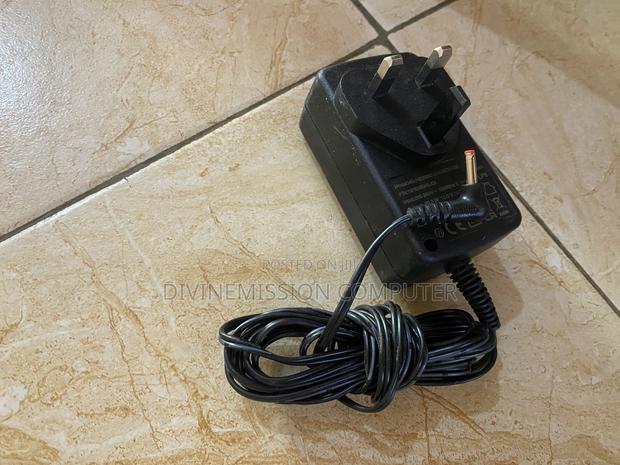 TM1 12v 2A Laptop Charger/Adapter Original. · Photo 2