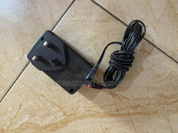 TM1 12v 2A Laptop Charger/Adapter Original. · Photo 5