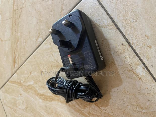 TM1 12v 2A Laptop Charger/Adapter Original. · Photo 4