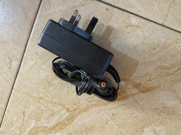 TM1 12v 2A Laptop Charger/Adapter Original. · Photo 3