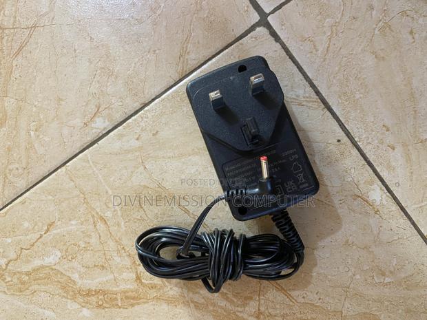 TM1 12v 2A Laptop Charger/Adapter Original. · Photo 6