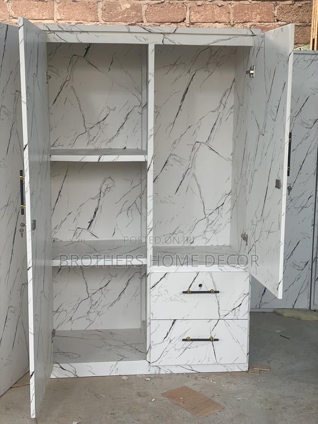 Laminated 2 in 1 Wardrobe · Photo 3