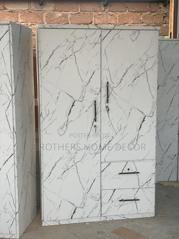 Laminated 2 in 1 Wardrobe · Photo 1