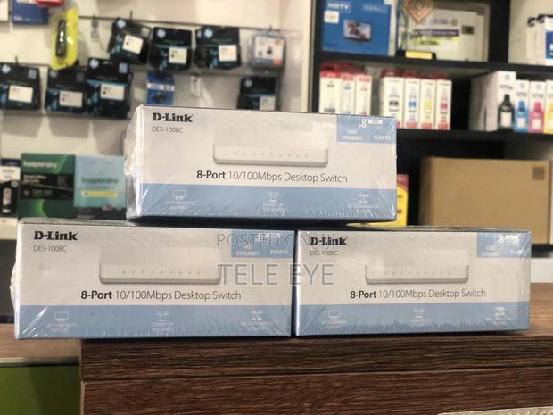 D-Link DES1008C 8-Port 10/100 Desktop Switch · Photo 1