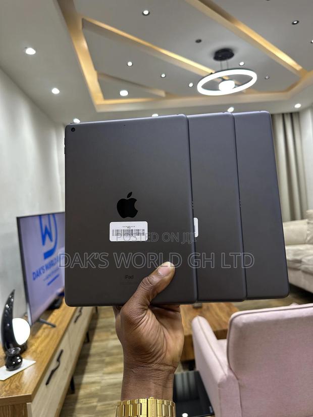 Apple iPad 10.2 (2019) 32 GB Gray · Photo 1