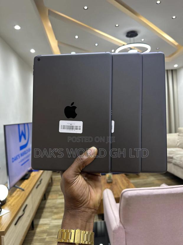 Apple iPad 10.2 (2019) 32 GB Gray · Photo 2