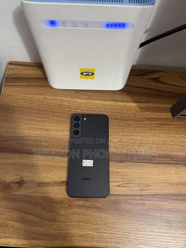 Samsung Galaxy S22+ 5G 128 GB Black · Photo 1