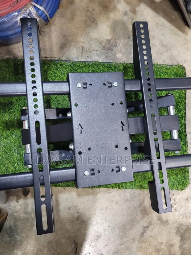 Full Motion Tv Wall Mount 26 to 55 Inches Tv · Photo 1