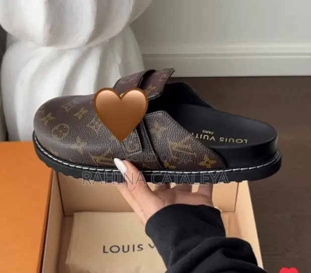 Ladies Luis Vuitton Slides · Photo 1