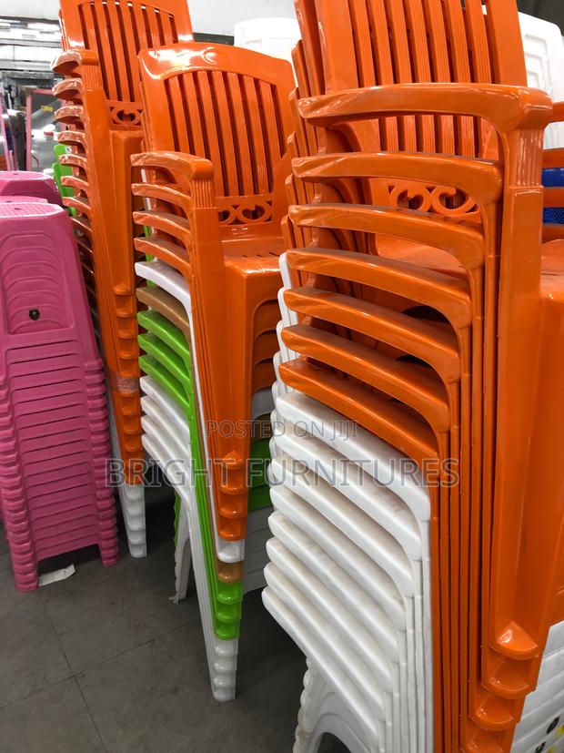 Plastic Chairs Available in Stocks · Photo 2