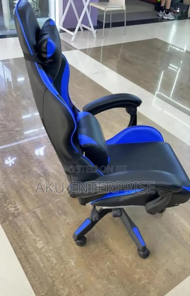 Gaming Chair With Leg Rest · Photo 3