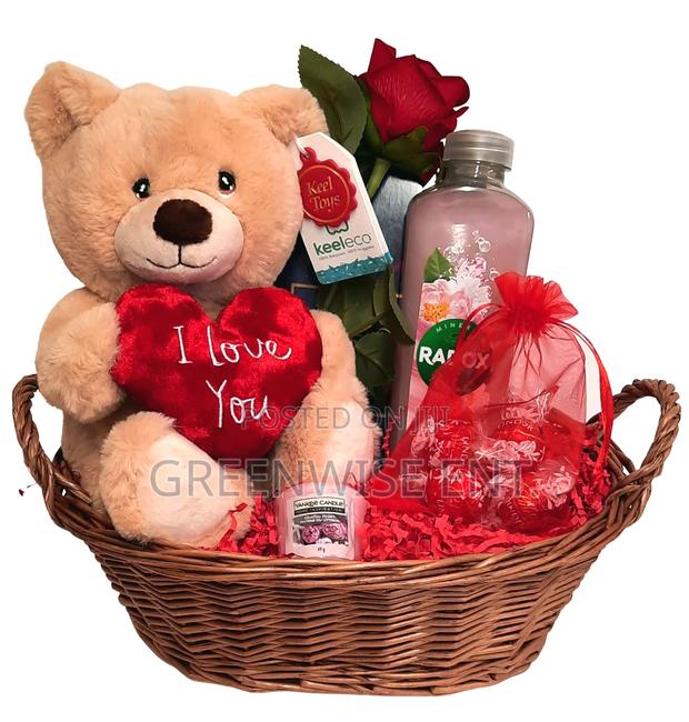 Pamper Valentine Hamper · Photo 1