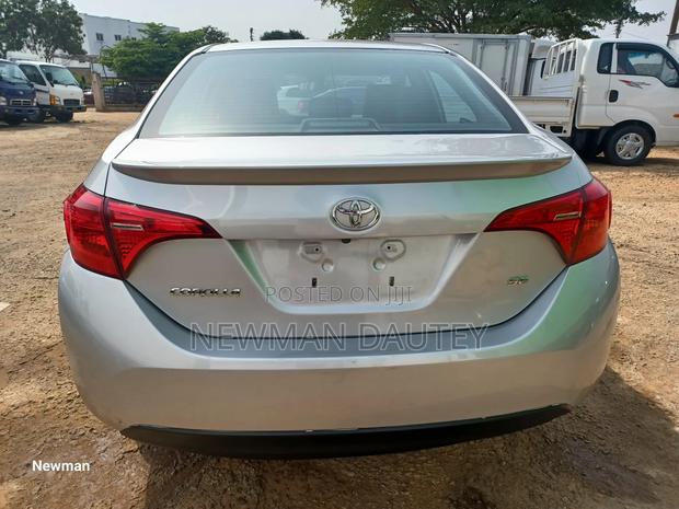 Toyota Corolla 2018 Silver · Photo 4