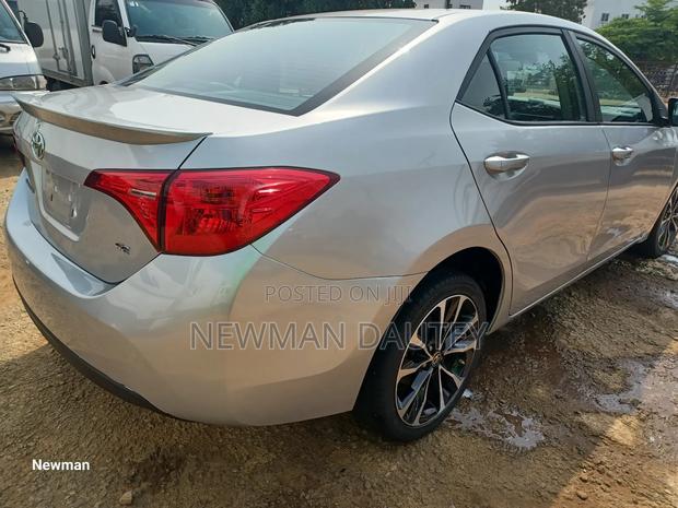 Toyota Corolla 2018 Silver · Photo 5