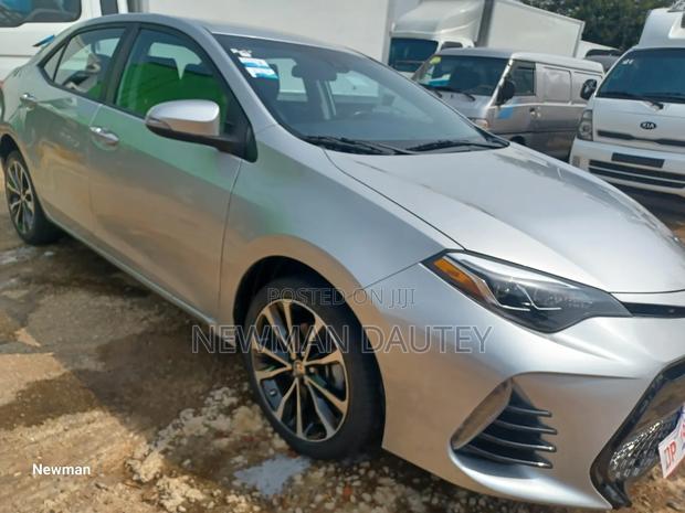 Toyota Corolla 2018 Silver · Photo 8