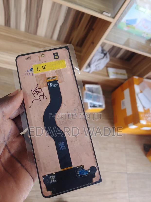 Samsung Z Fold 4 Outer Screen · Photo 1