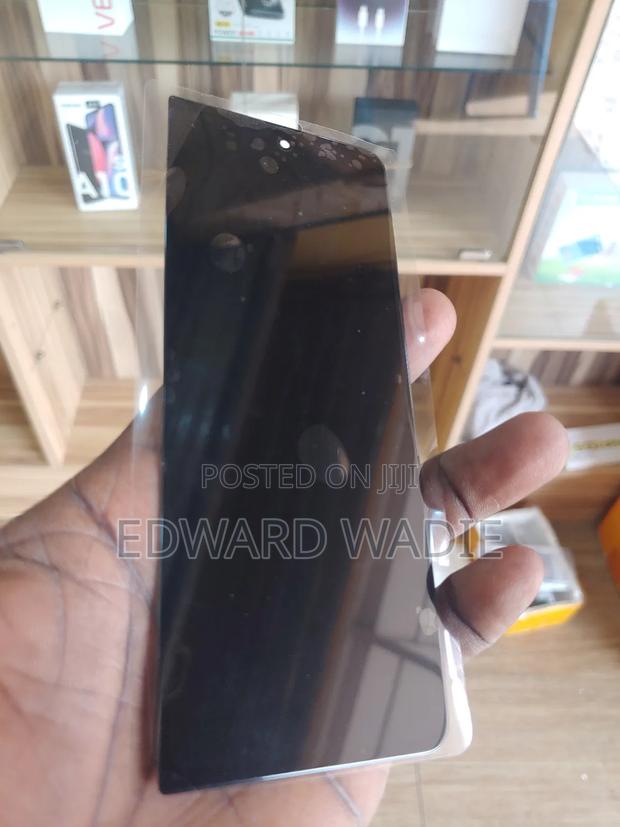 Samsung Z Fold 4 Outer Screen · Photo 2