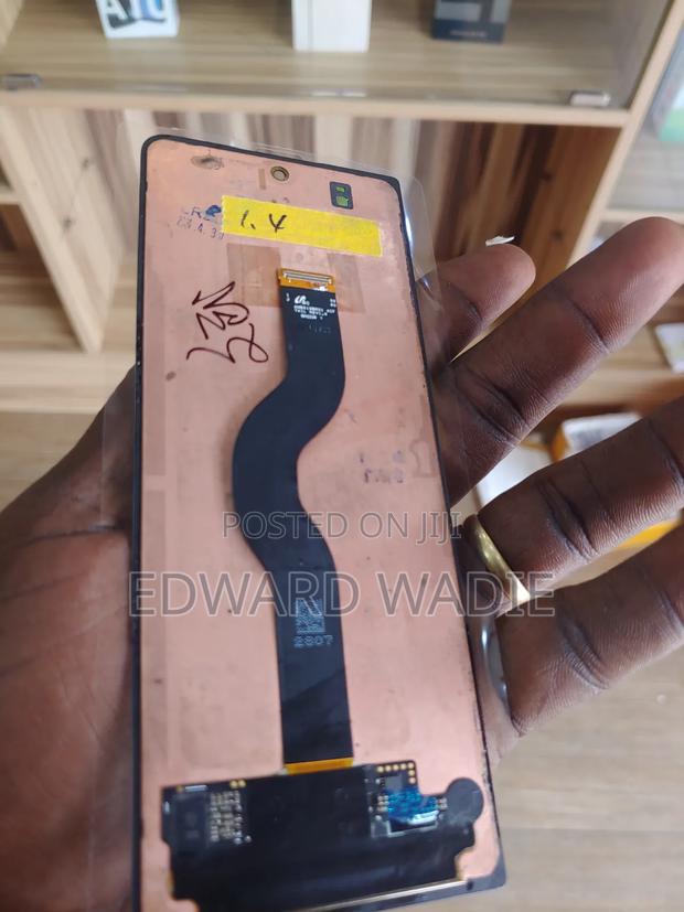 Samsung Z Fold 4 Outer Screen · Photo 3