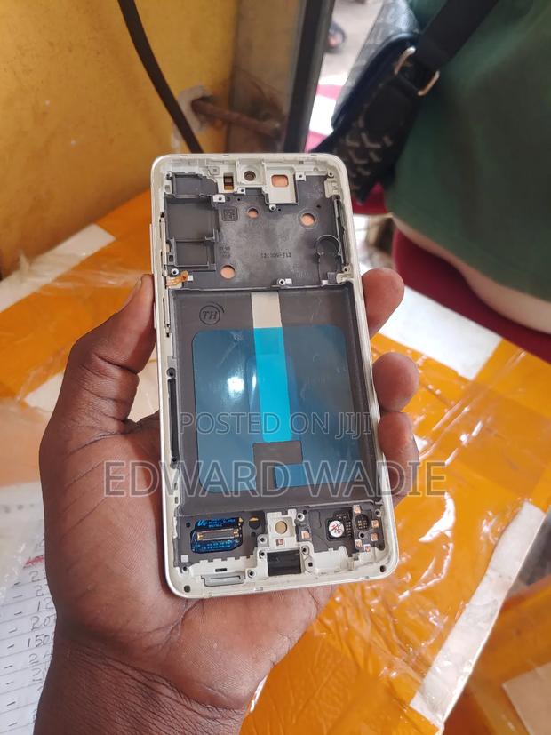 Samsung S21 FE Screen · Photo 1