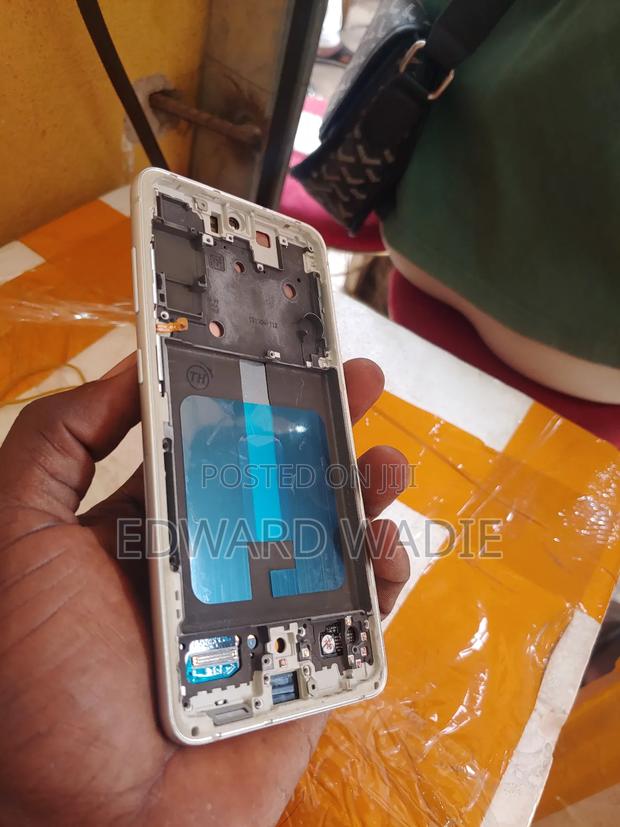 Samsung S21 FE Screen · Photo 2