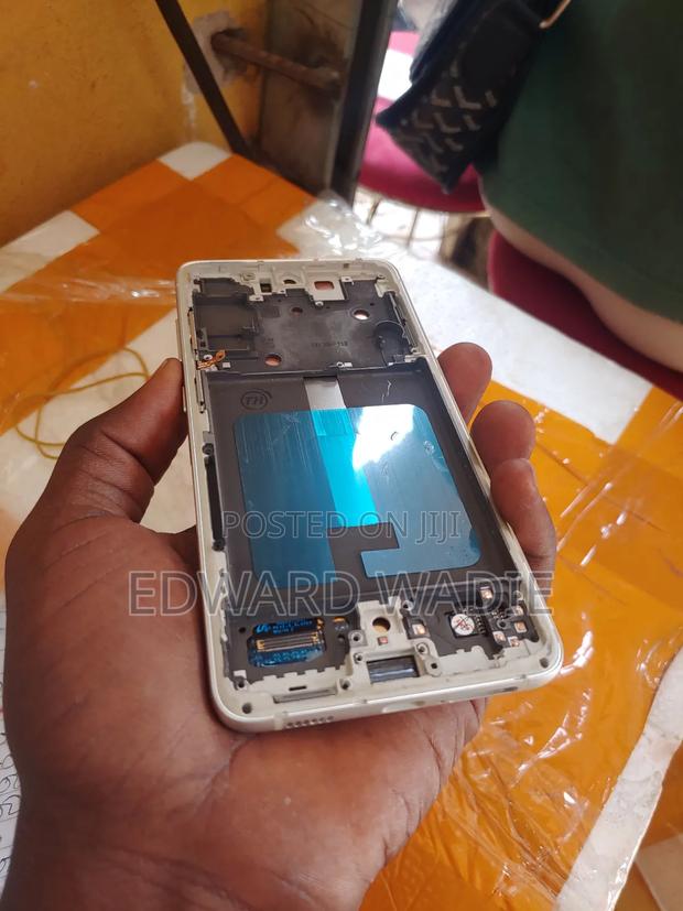 Samsung S21 FE Screen · Photo 3