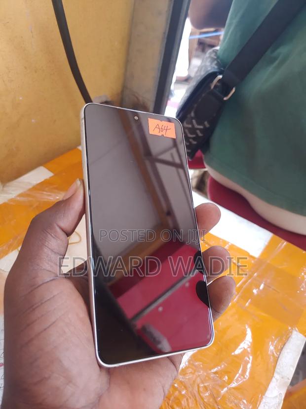 Samsung S21 FE Screen · Photo 5