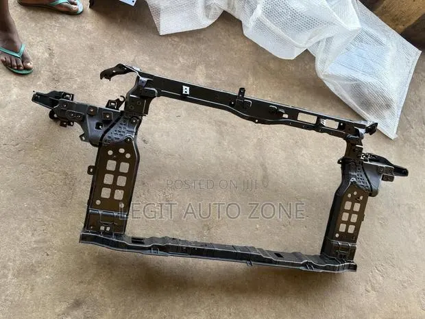 Hyundai Santafe 2017,2018,2020,2019, Radiator Support · Photo 1