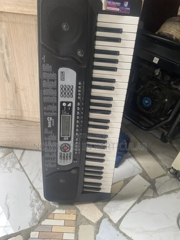 RJ654 54-Key Portable Electronic Keyboard. · Photo 1