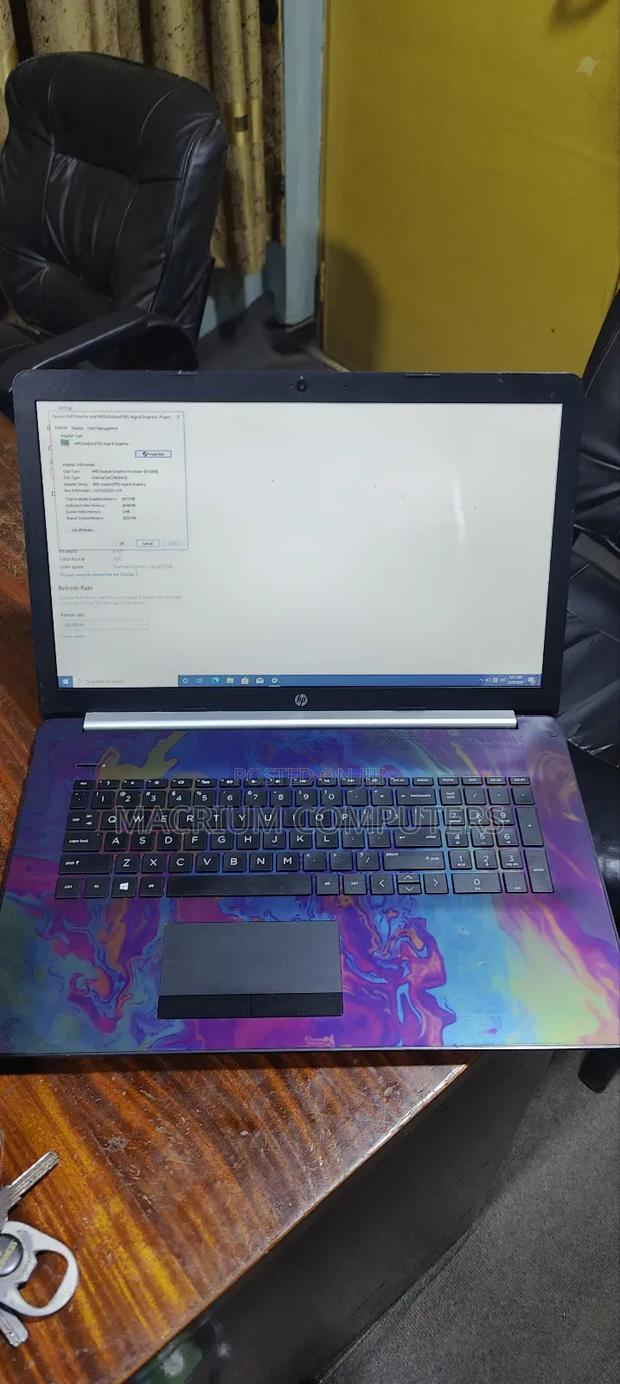 Laptop HP Pavilion 17 8GB AMD Ryzen 5 HDD 500GB · Photo 2