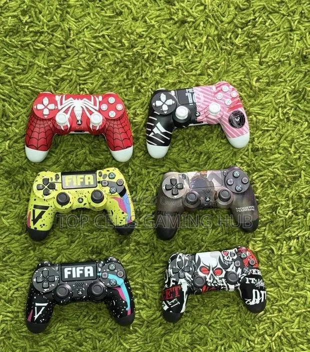 Playstation 4 Controllers · Photo 1