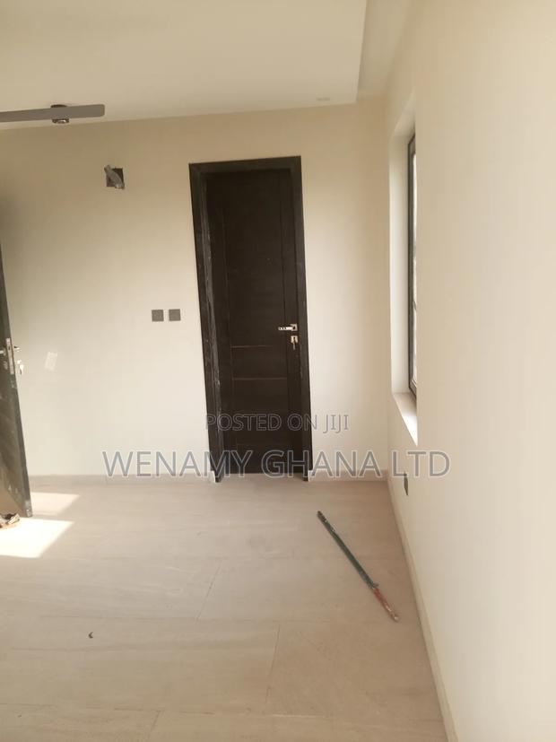 2bdrm Apartment in Community 25, Tema Metropolitan for rent · Photo 8