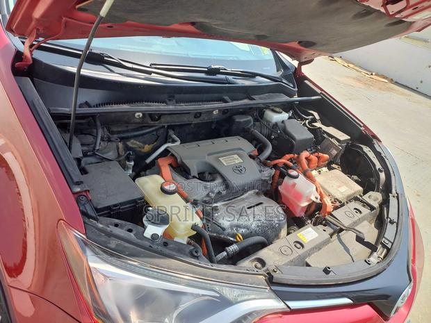 Toyota RAV4 2016 Red · Photo 3