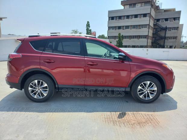 Toyota RAV4 2016 Red · Photo 2