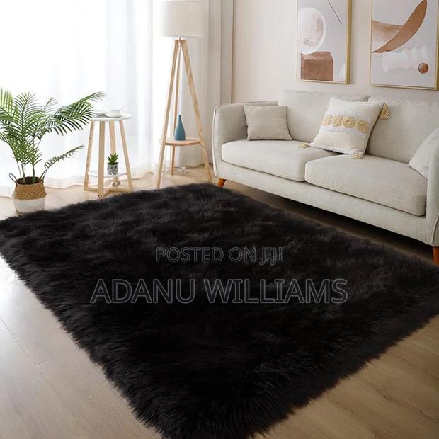 Ultra Luxury Modern Heavy Fluffy Bedside Mat · Photo 1