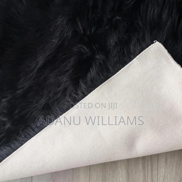 Ultra Luxury Modern Heavy Fluffy Bedside Mat · Photo 2