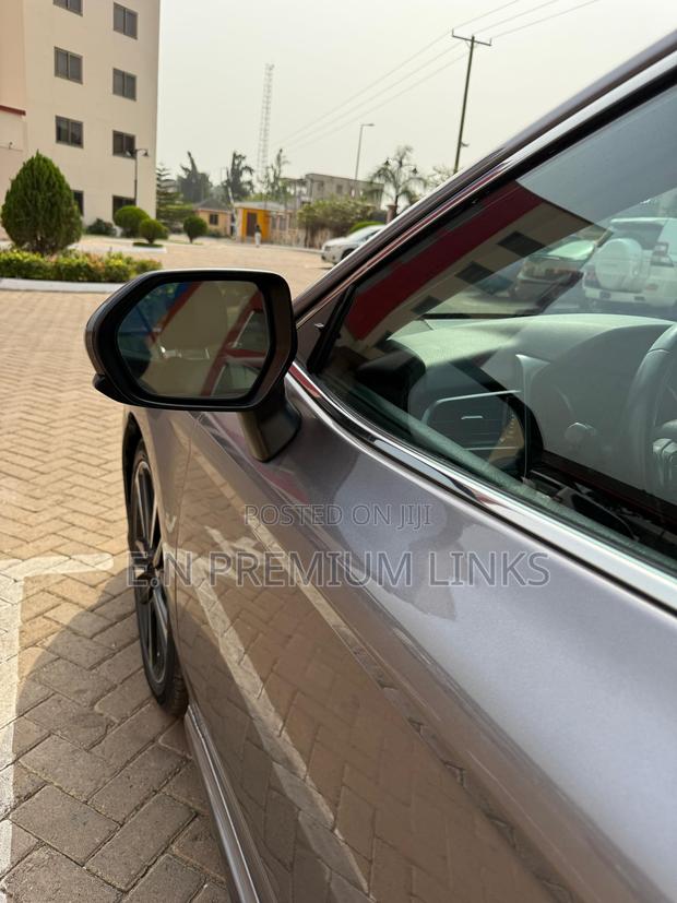 Toyota Camry SE 2021 Gray · Photo 6