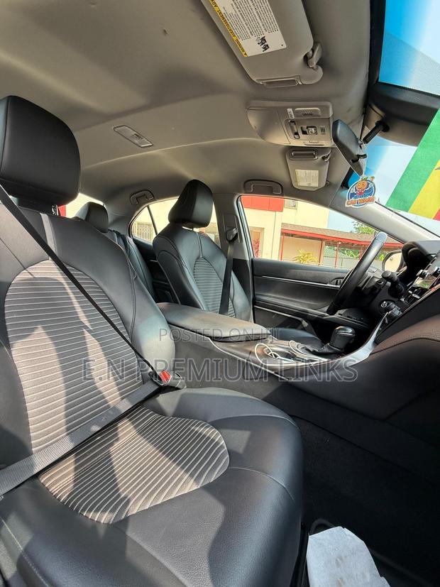 Toyota Camry SE 2021 Gray · Photo 7