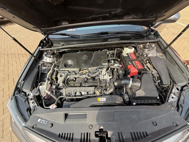 Toyota Camry SE 2021 Gray · Photo 1