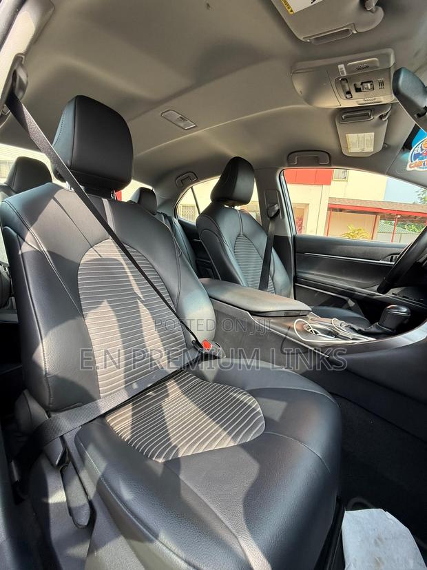Toyota Camry SE 2021 Gray · Photo 8