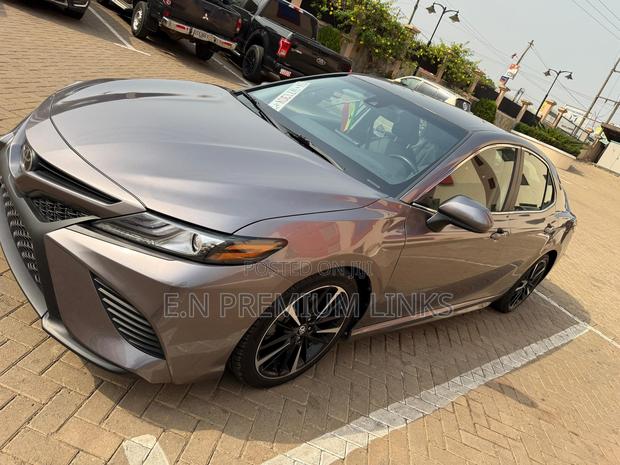Toyota Camry SE 2021 Gray · Photo 5
