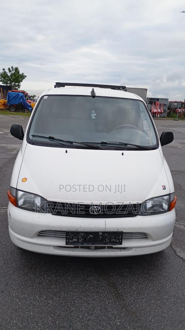 Toyota HiAce 2004 White · Photo 7