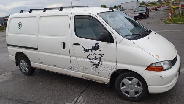 Toyota HiAce 2004 White · Photo 8