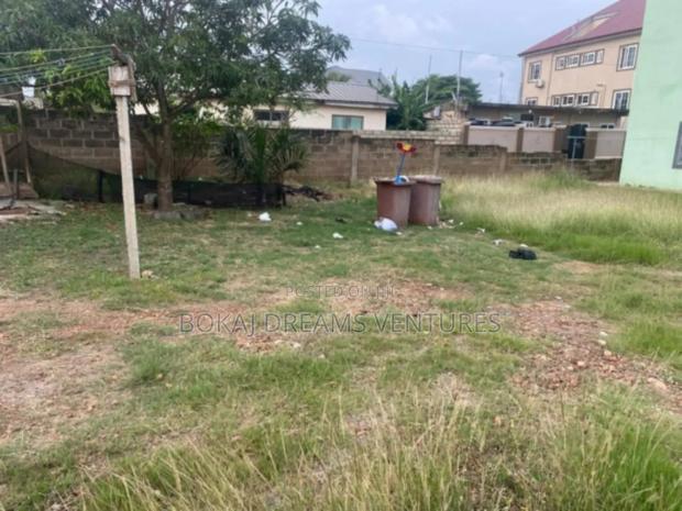 Half Plot of Land for Sale · Photo 2
