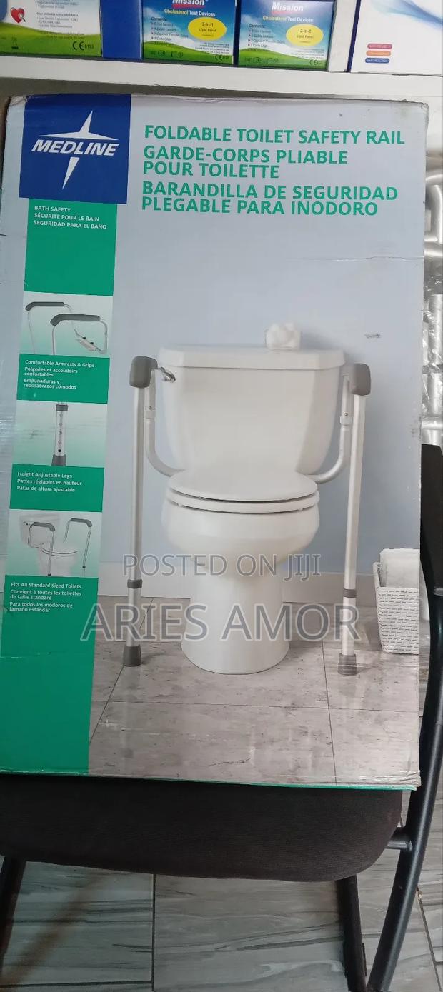 Foldable Toilet Safety Rail · Photo 1