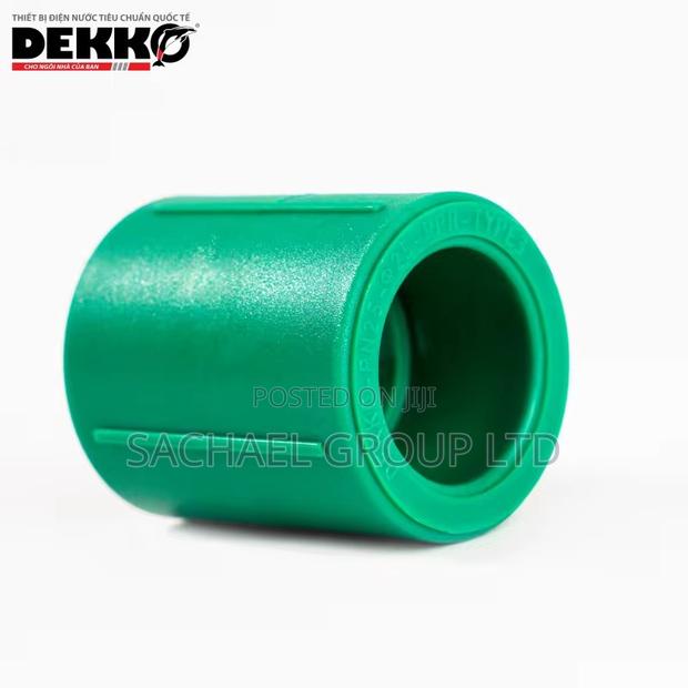 1/2 Coupling · Photo 1