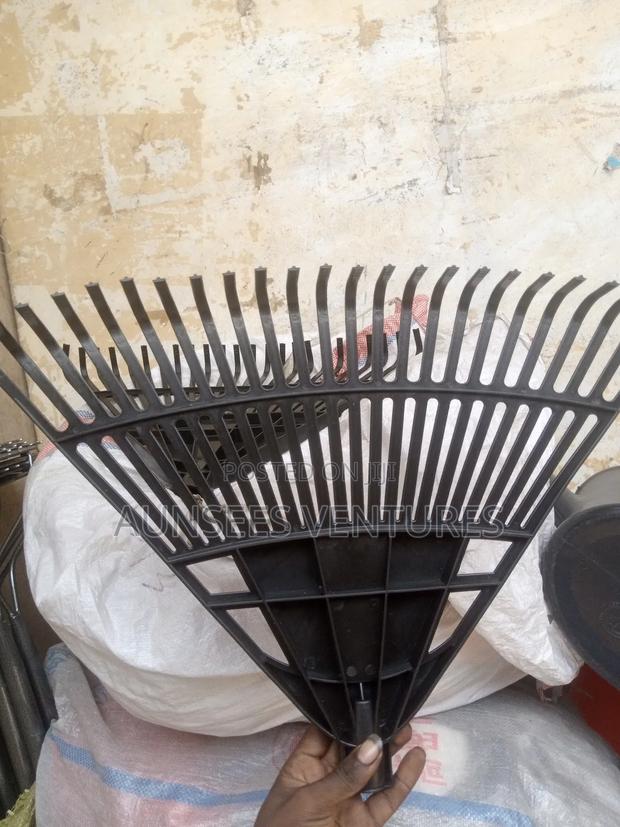 Plastic Rake · Photo 1