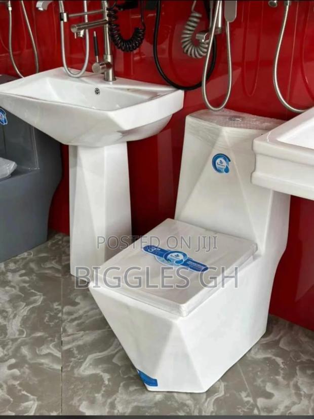 Wc With Basin Complete Set · Photo 1