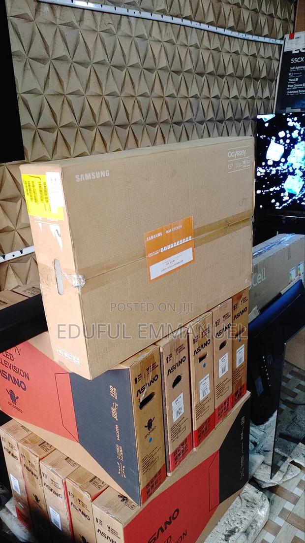 Samsung 32" Odyssey G7 UHD IPS G70B 144hz Gaming Monitor · Photo 1
