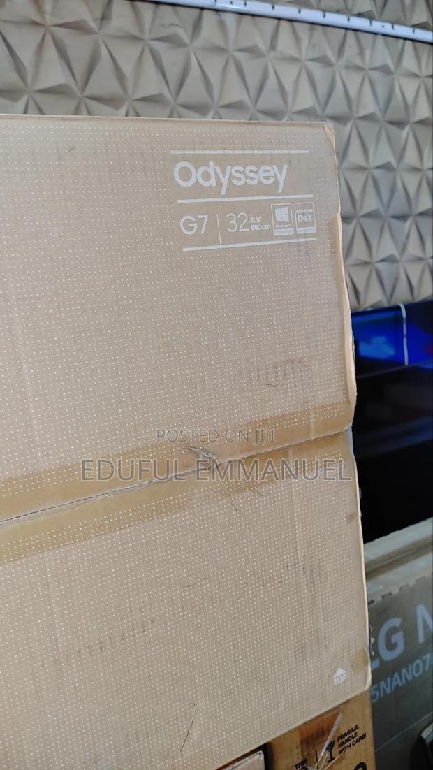 Samsung 32" Odyssey G7 UHD IPS G70B 144hz Gaming Monitor · Photo 3