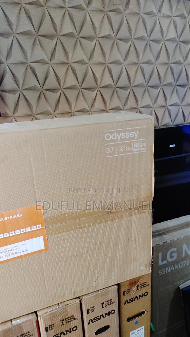 Samsung 32" Odyssey G7 UHD IPS G70B 144hz Gaming Monitor · Photo 5
